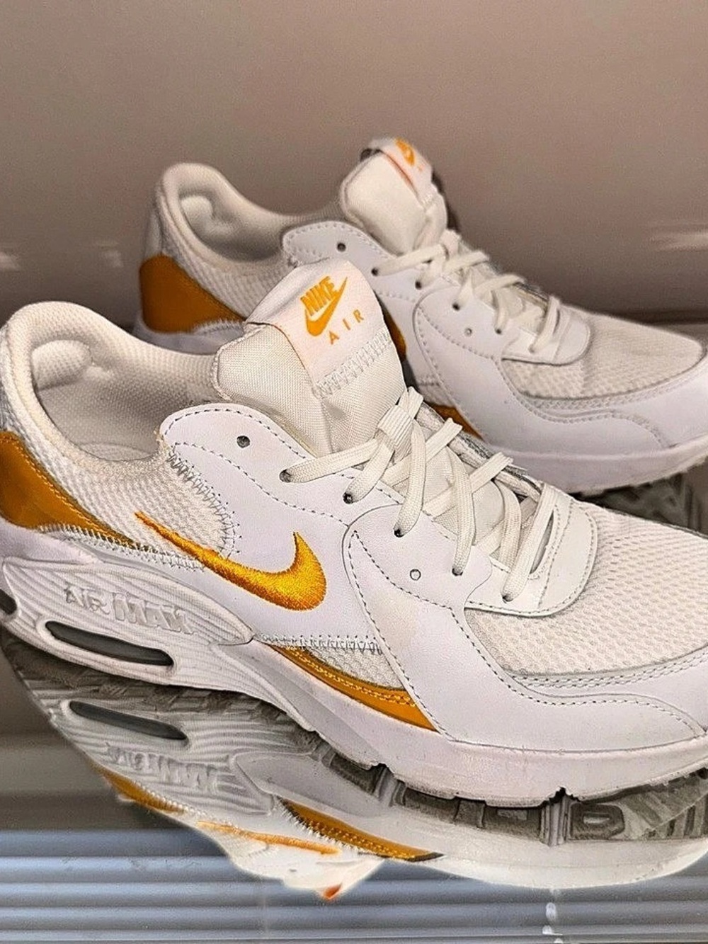 Nike Air Max White & Orange Like New Sneakers